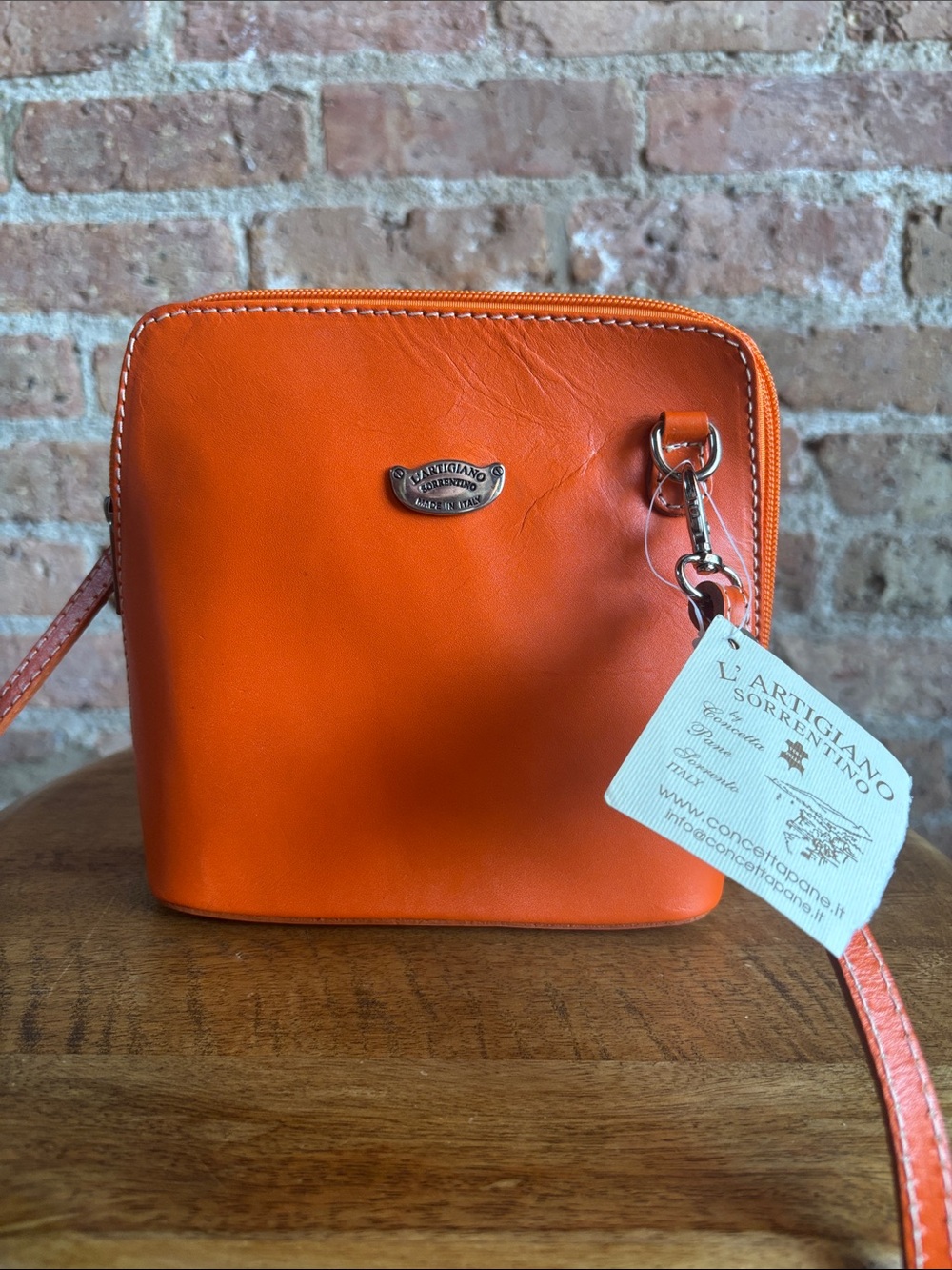 L’ ARTIGIANO Orange Leather Crossbody Bag. Made in Italy.
